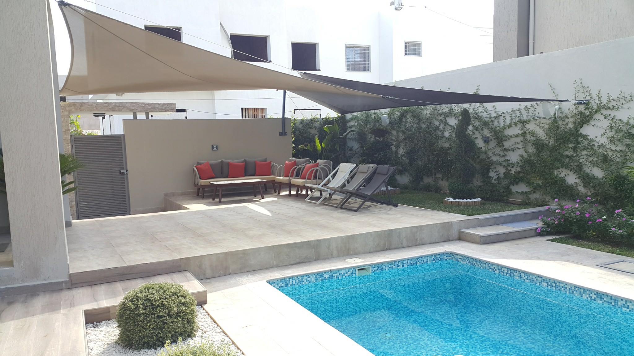 Voile d’ombrage pour piscine