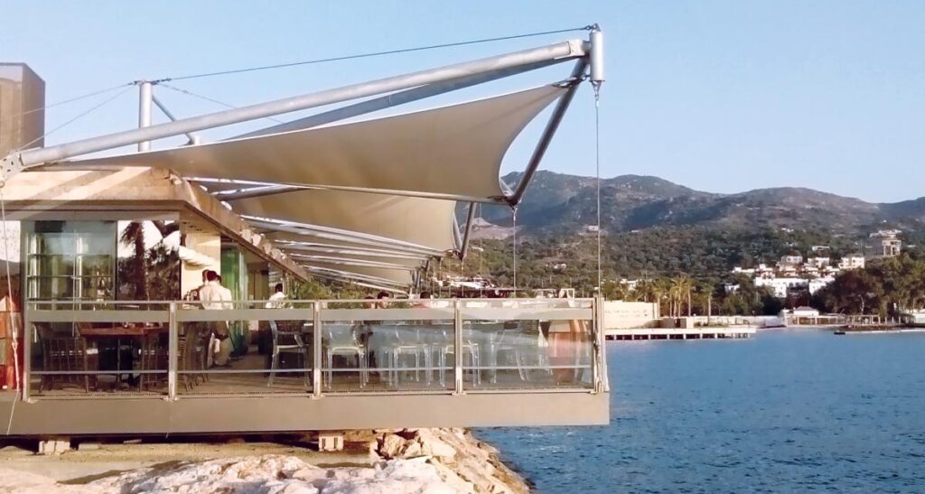 Terrasse au bord de l'eau