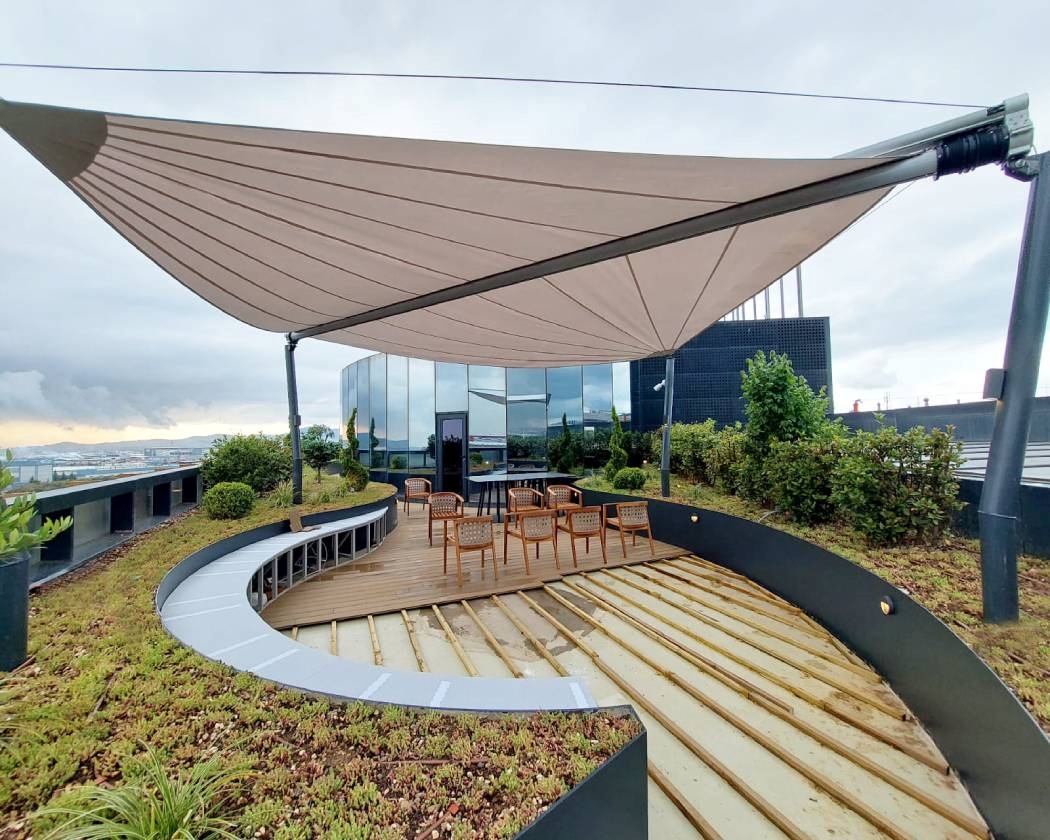 Voiles enroulables : ombre à la demande